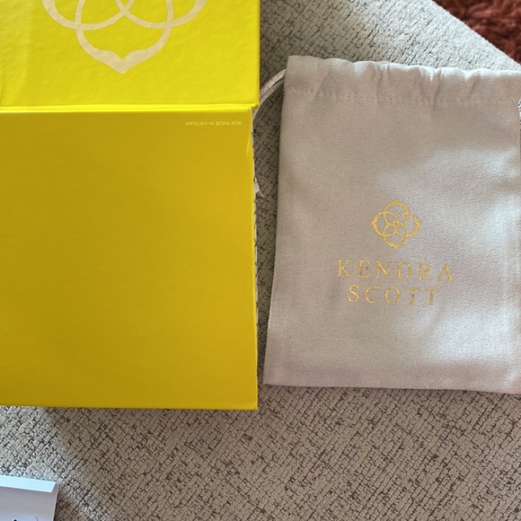 NWT Kendra Scott Necklace - Picture 5 of 7